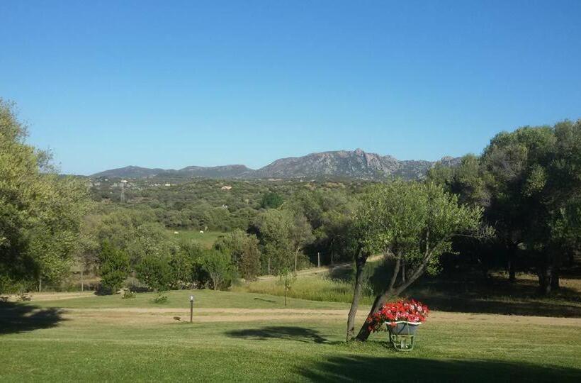 ホテル Agriturismo Sa Mendhula