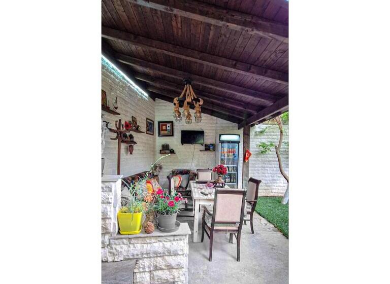 پانسیون Guesthouse Alvaro Kadiu