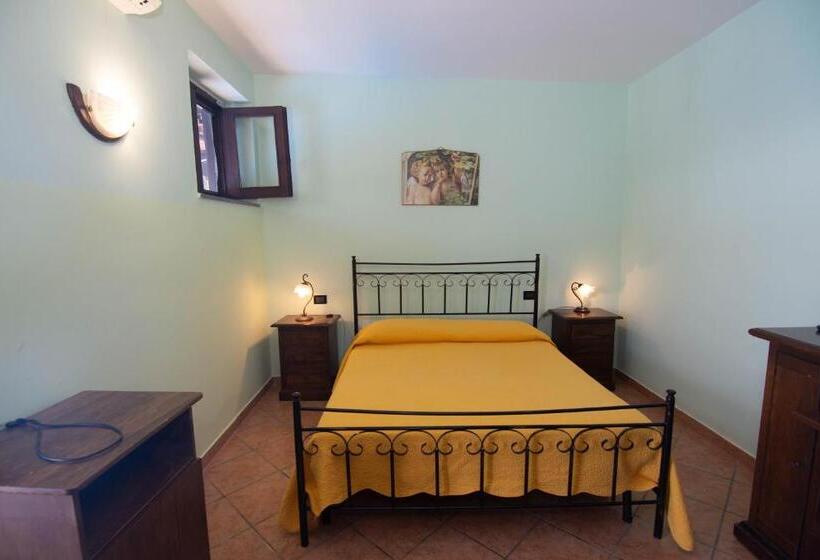 ホテル Il Falco Del Cilento