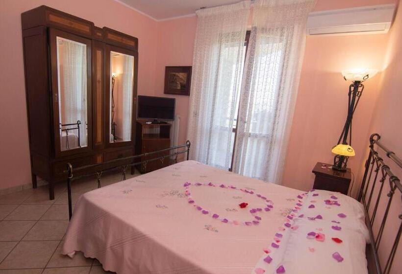 ホテル Il Falco Del Cilento