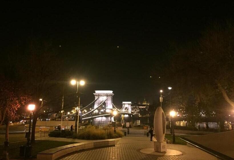 پانسیون Balance Green Door 7