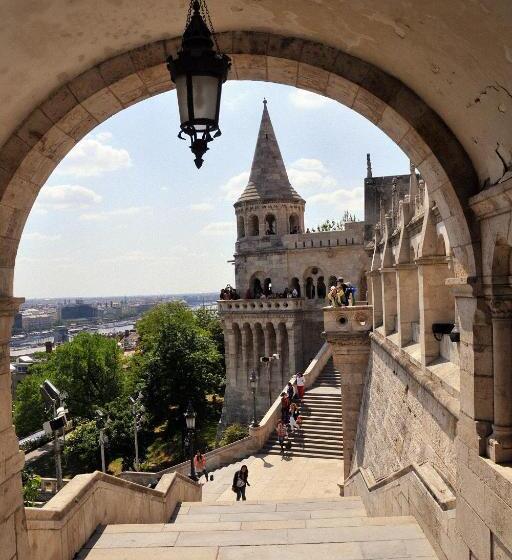 پانسیون Balance Green Door 7