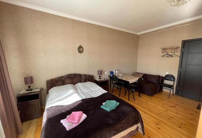 پانسیون Family Hotel 7 Sisters