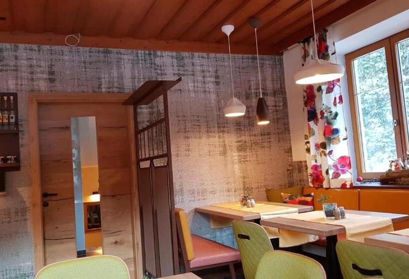 ユースホステル Alpengasthof Grobbauer