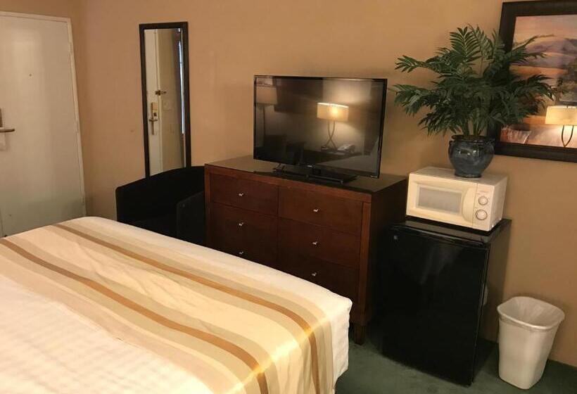 هاستل Discovery Inn