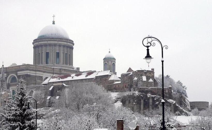 膳宿费 Amadeus Vendégház