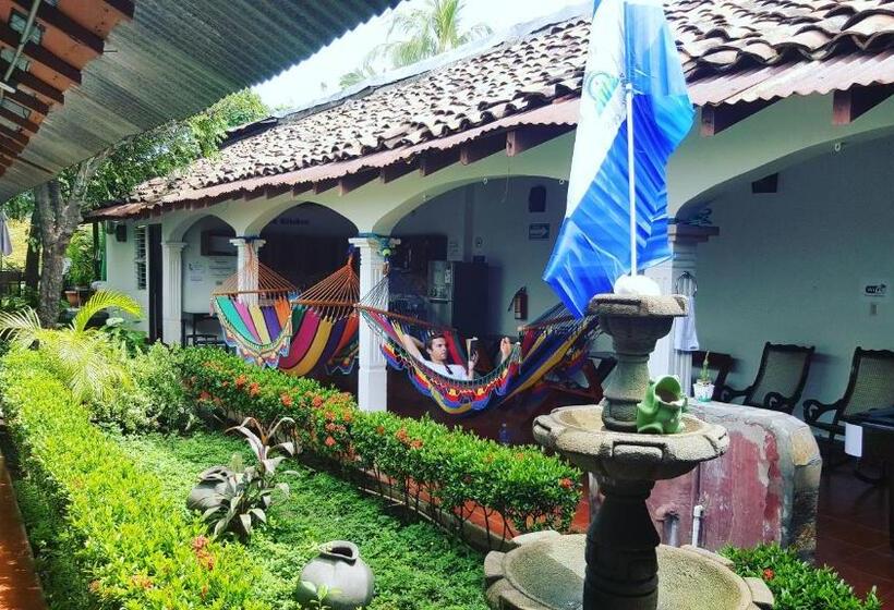 پانسیون Hostal El Jardin