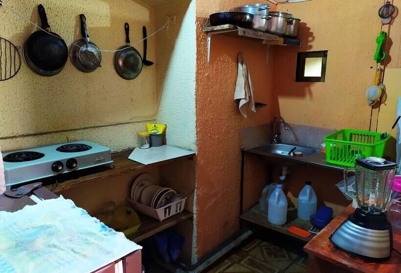 پانسیون Hostal Latitud Ecuem