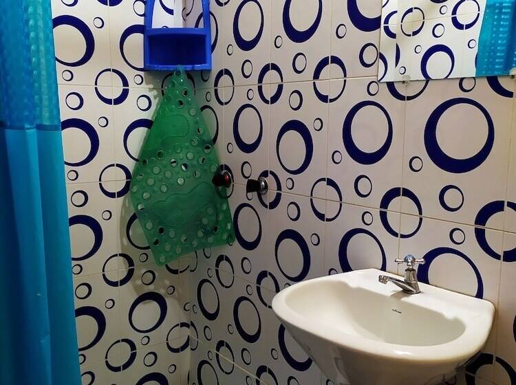 پانسیون Hostal Latitud Ecuem