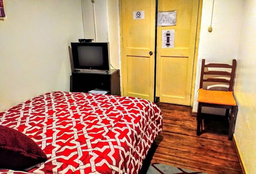 پانسیون Hostal Latitud Ecuem