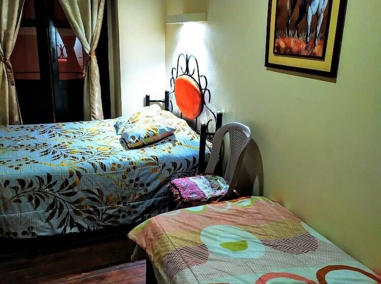 پانسیون Hostal Latitud Ecuem
