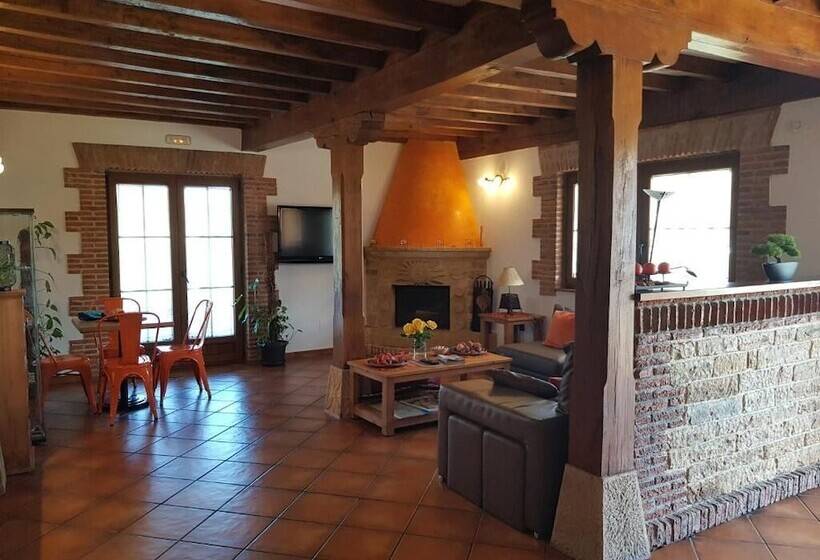 פנסיון Posada La Fabula