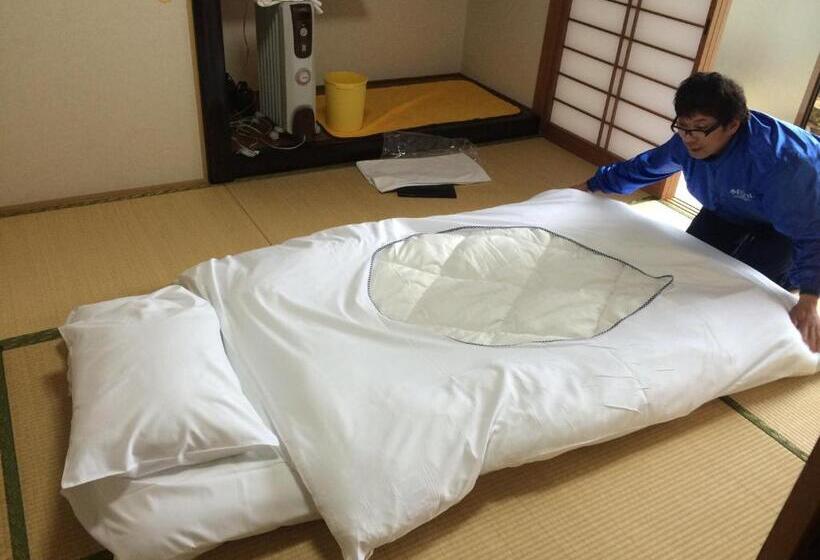 פנסיון Wholeearth Ryokan Hiroshima