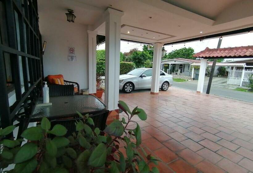 پانسیون Hostal Compostela Inn