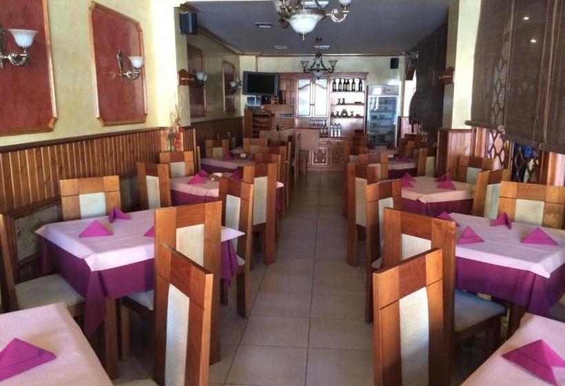 پانسیون Hostal Restaurante Grela