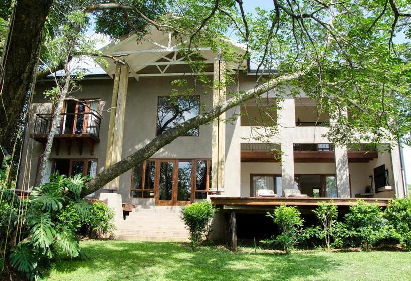فندق Villa Rostrata On Lake