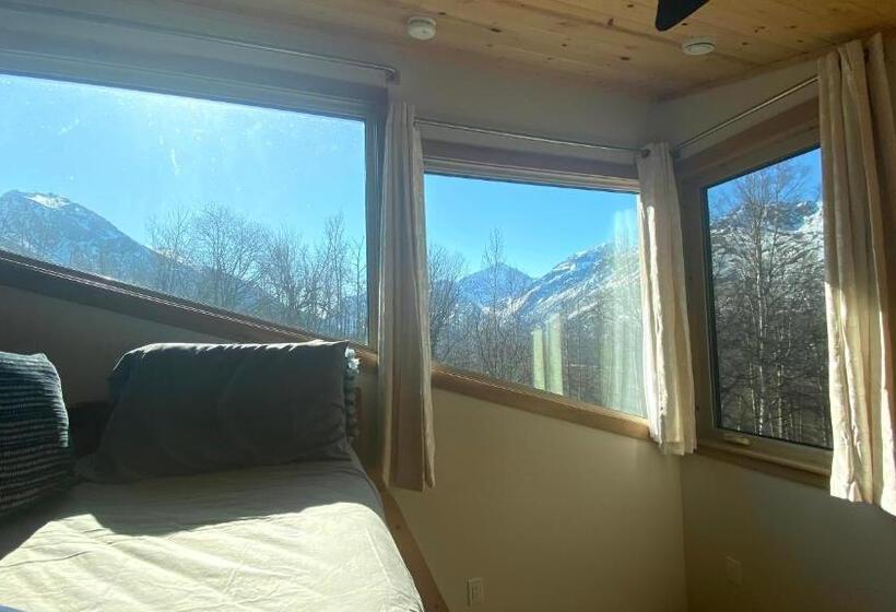 Пансион Eagle Peak Guesthouse
