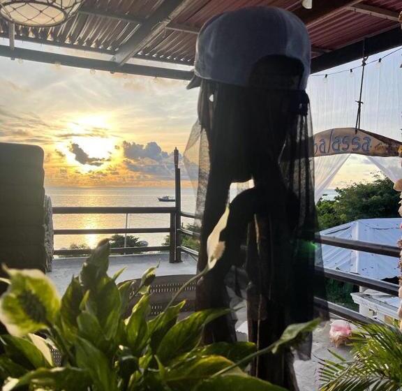 پانسیون Sunrise View Posada