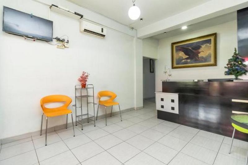 Пансион Reddoorz Near Gajah Mada Plaza 2
