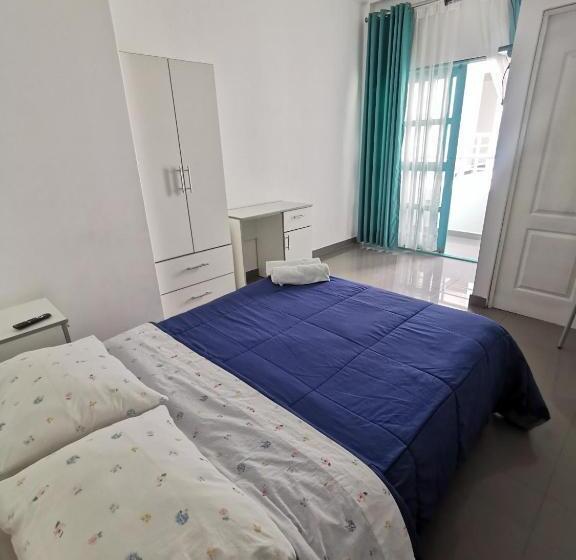 پانسیون Aquamarine Paracas Beach Hostal