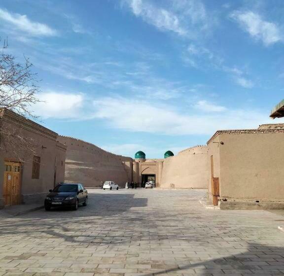 تختخواب و صبحانه Khan