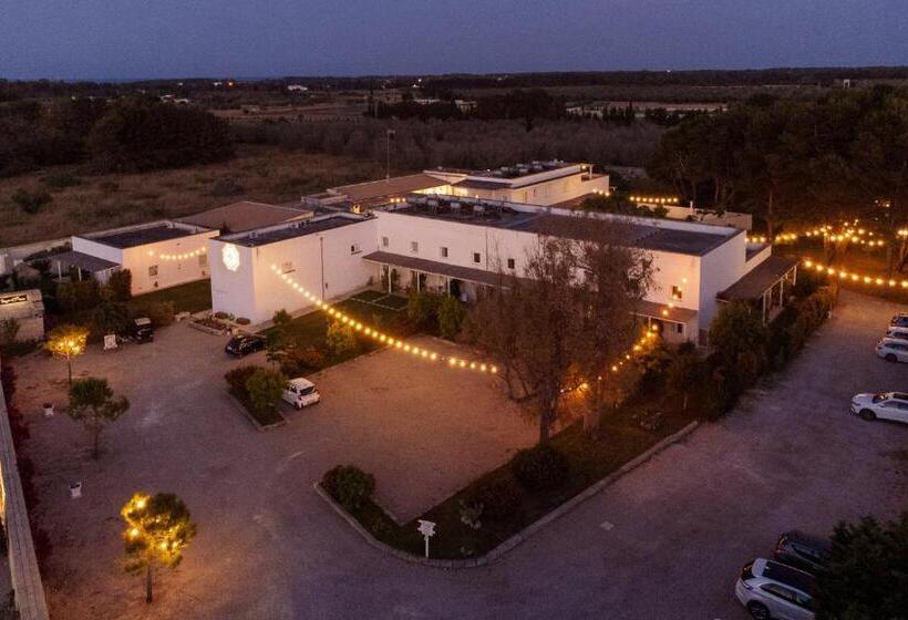 استراحتگاه Masseria Rauccio