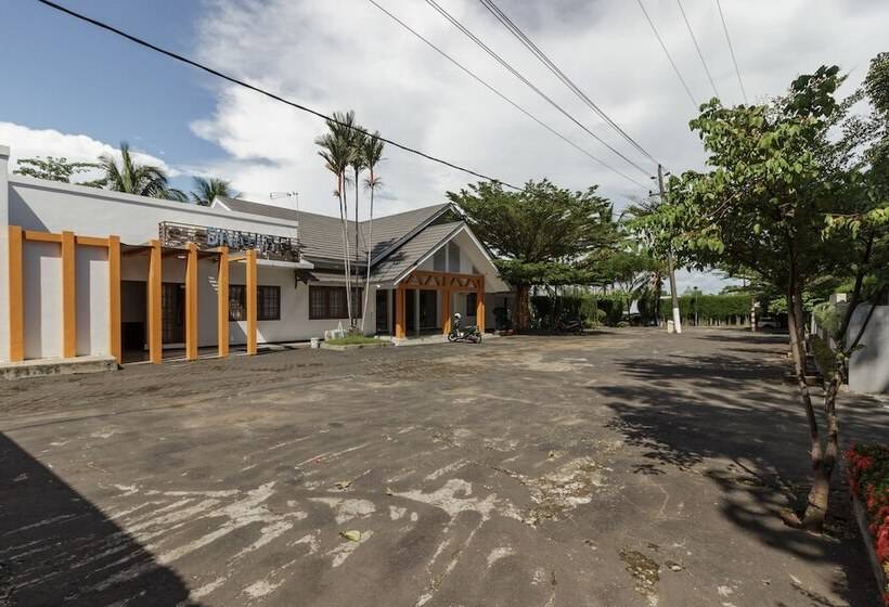 هتل Reddoorz Near Pantai Panjang Bengkulu