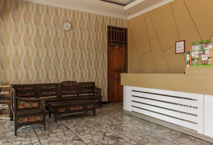 هتل Reddoorz Near Pantai Panjang Bengkulu