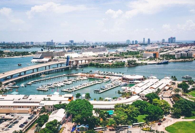 هتل Trouvail Miami Beach