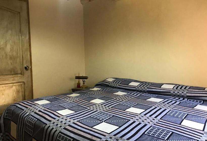 بنسيون Cabañas La Roca