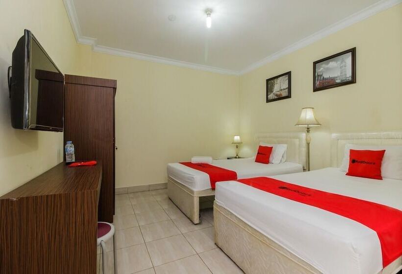 Пансион Reddoorz @ Malalayang 2 Manado