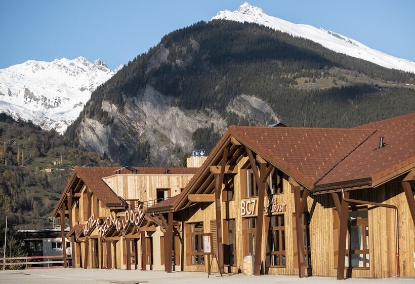 هتل Base Camp Lodge   Bourg Saint Maurice
