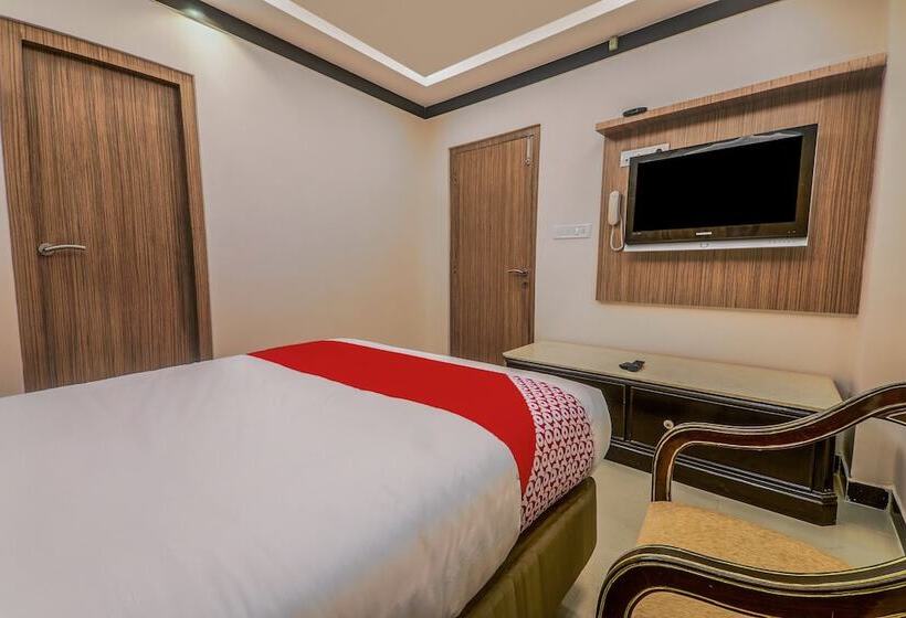 هتل Capital O 16719 Airport Guest House