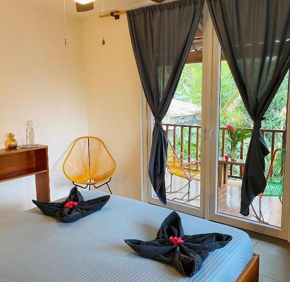 تختخواب و صبحانه Tortuguero Casa Pelican