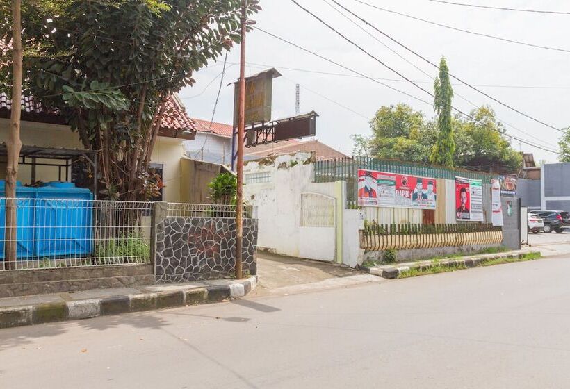 هتل Reddoorz Near Pasar Pagi Cirebon 2