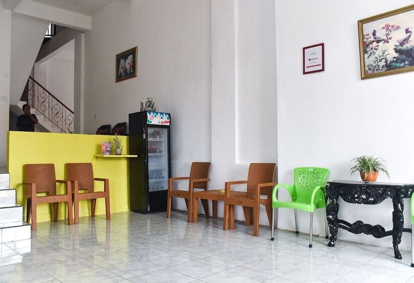 هتل Reddoorz Near Sultan Hasanuddin Airport 2