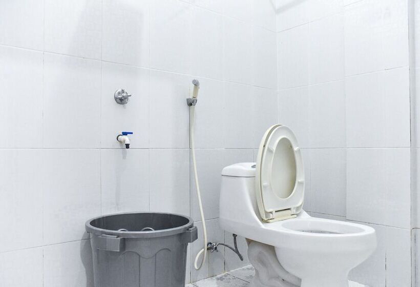هتل Reddoorz Near Sultan Hasanuddin Airport 2