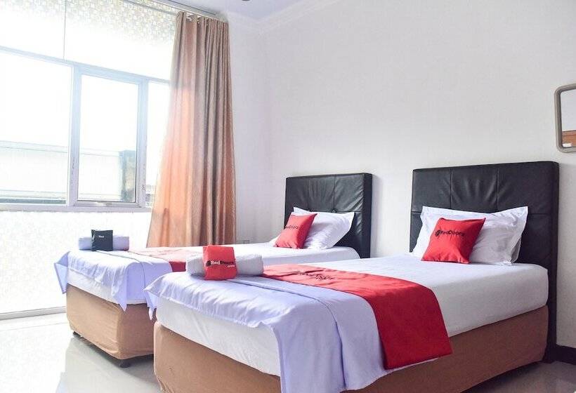 هتل Reddoorz Near Sultan Hasanuddin Airport 2