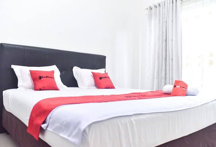 هتل Reddoorz Near Sultan Hasanuddin Airport 2
