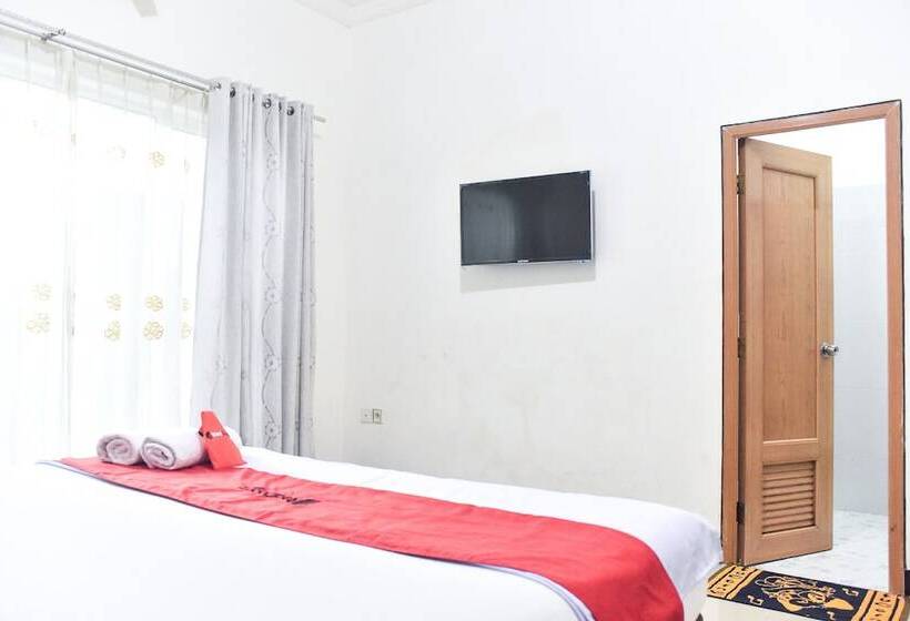هتل Reddoorz Near Sultan Hasanuddin Airport 2