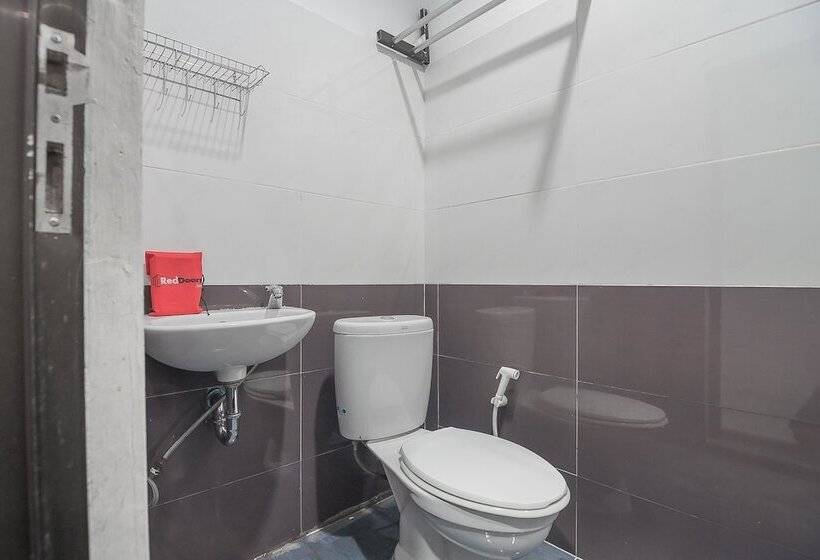 Пансион Reddoorz Near Rsud Embung Fatimah Batam