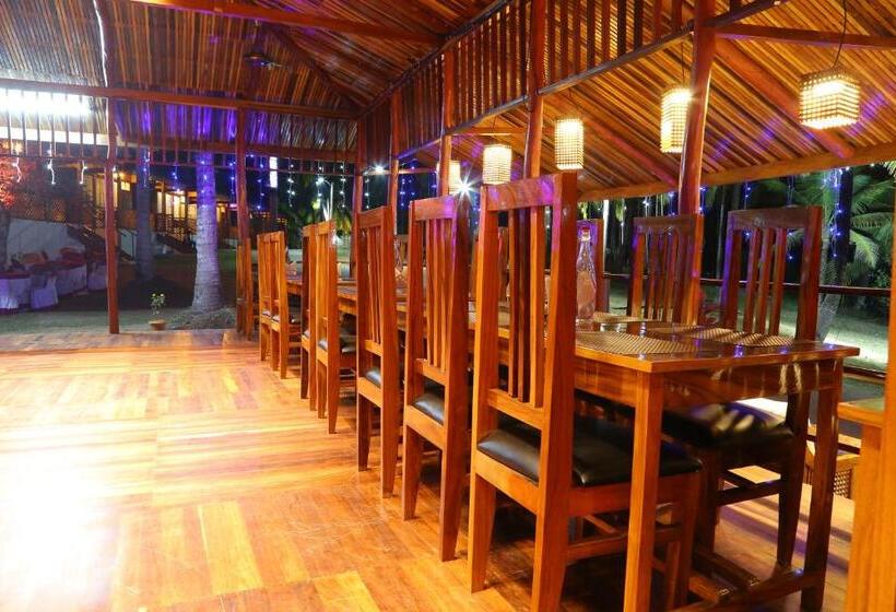 هتل Rainforest Resort