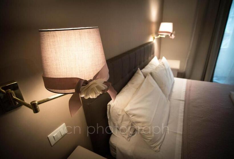 住宿加早餐  La Dimora Del Falconiere   Luxury Suites