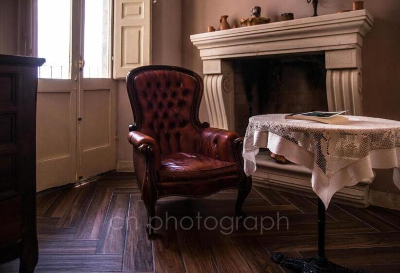 住宿加早餐  La Dimora Del Falconiere   Luxury Suites