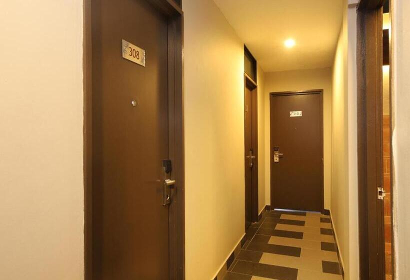 هتل Oyo 910 Hills Residence