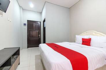 پانسیون Reddoorz Near Solo Balapan Station 2