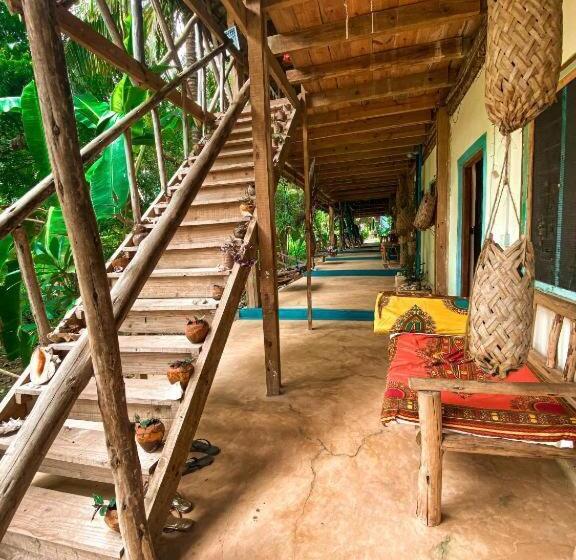 تختخواب و صبحانه Mawingu Lodge
