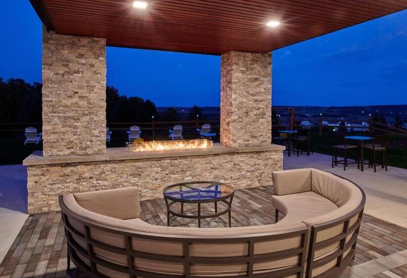 فندق Courtyard By Marriott Petoskey At Victories Square