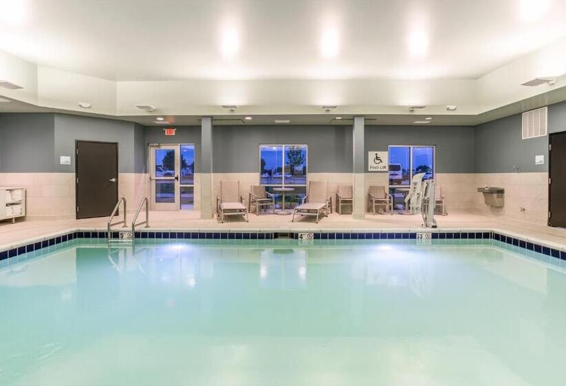 בית מלון כפרי Holiday Inn Express & Suites   Ottawa, An Ihg
