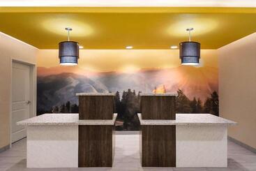 هتل La Quinta By Wyndham Clovis Ca